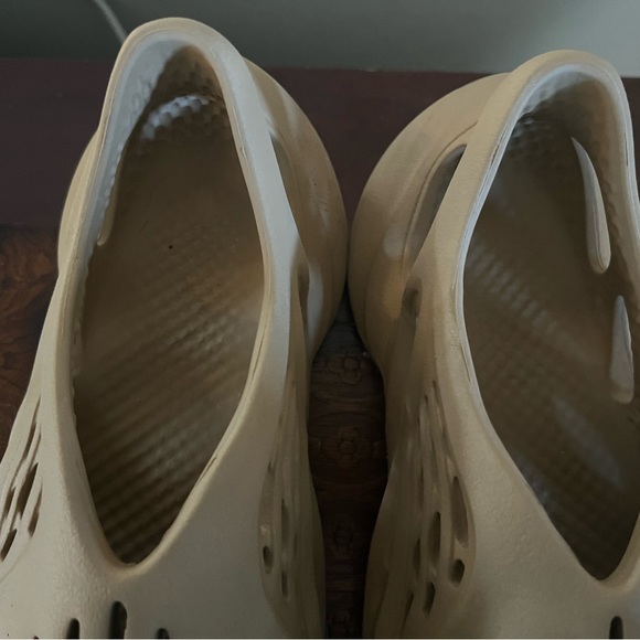 Light Tan Authentic Yeezys “Ochre” - Picture 4 of 5